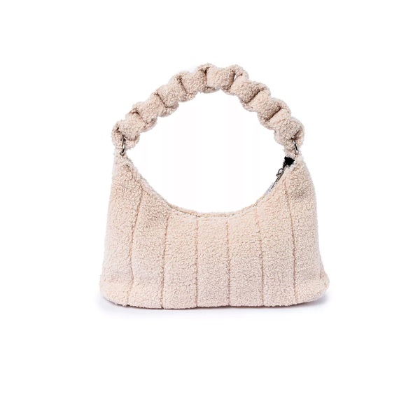 Skinny Dip London Handbags - NWT. Skinny Dip London Fuzzy White Chain Shoulder Bag / Purse.